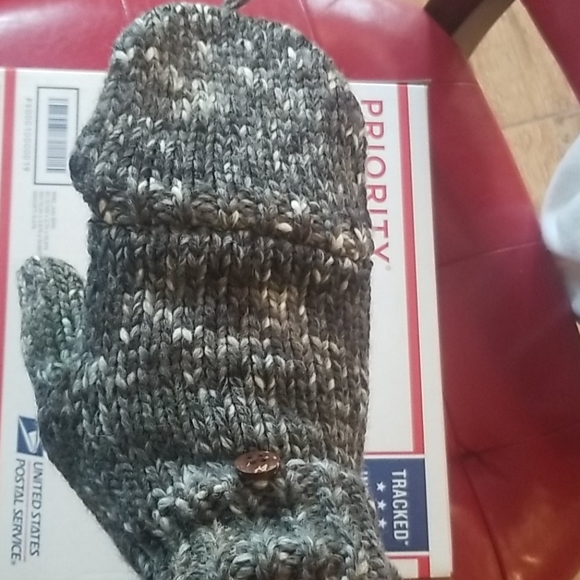 New True Religion knit mittens - Picture 7 of 8